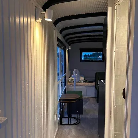 Ferienhaus Pipowagen Aan Het Water *