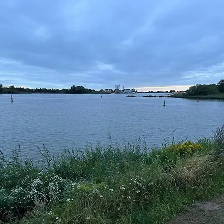 Ferienhaus Pipowagen Aan Het Water Schoonhoven