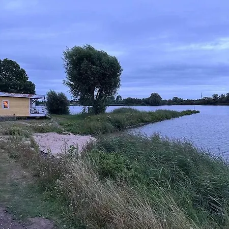 Pipowagen Aan Het Water *